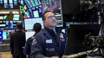 Áp lực tâm lý đè nặng, giới đầu tư quay đầu bán mạnh cổ phiếu